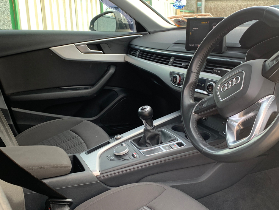 2018 Audi A4 - image 4