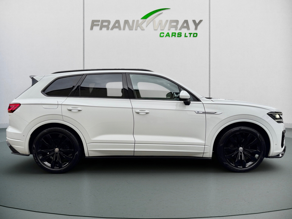 2019 Volkswagen Touareg V6 R-LINE TECH 3.0 TDI **286 BHP**REVERSE CAMERA**BODY KIT**BLACK PACK**XENONS**MEMORY SEATS**FSH**MINT** €52,750