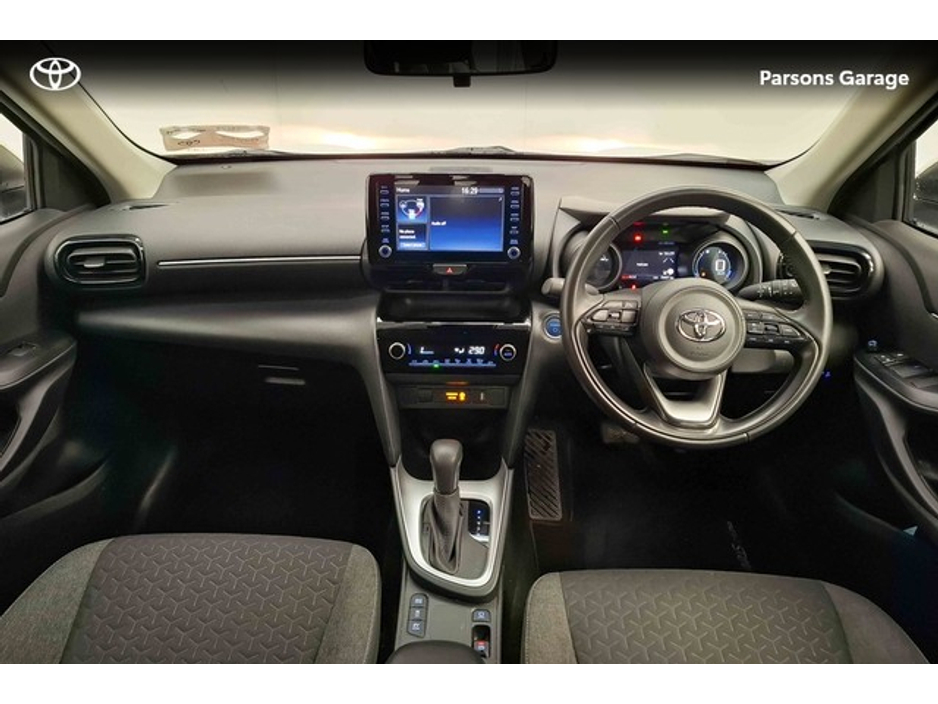 2024 Toyota Yaris Cross - image 6