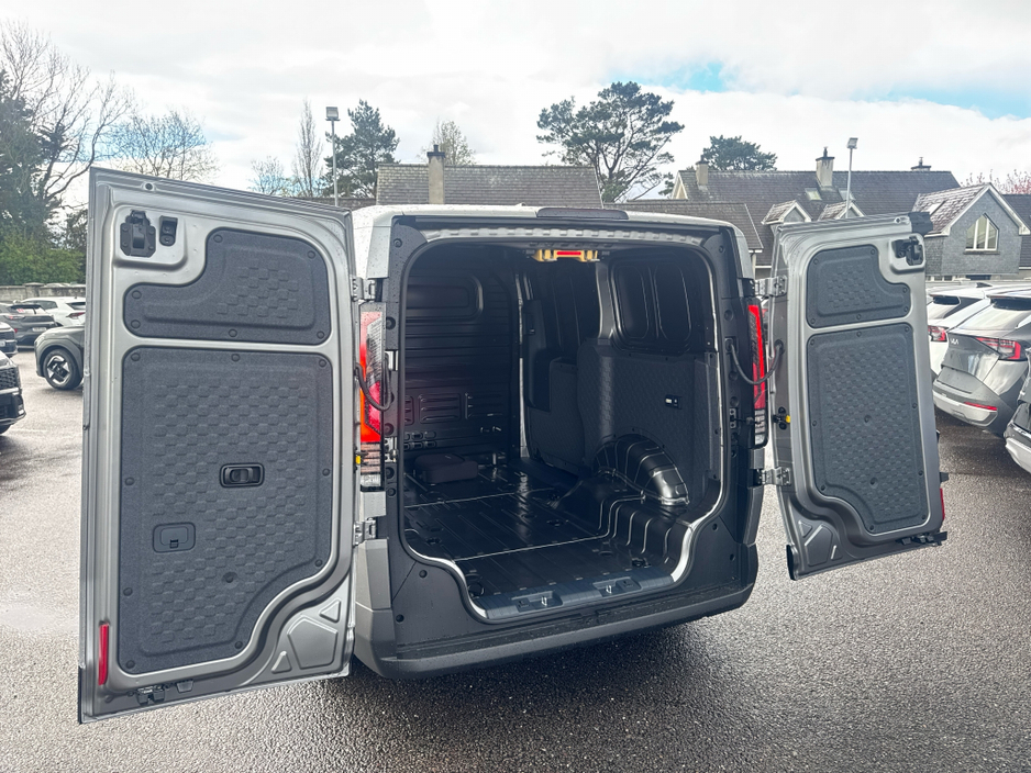 2026 Kia PV5 - image 16