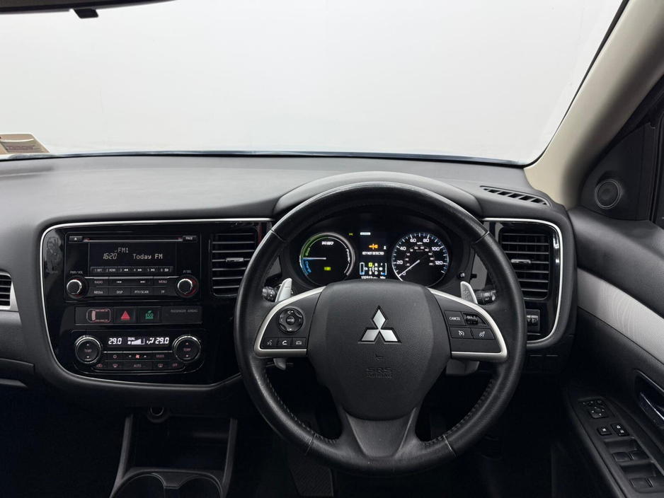2015 Mitsubishi Outlander - image 9