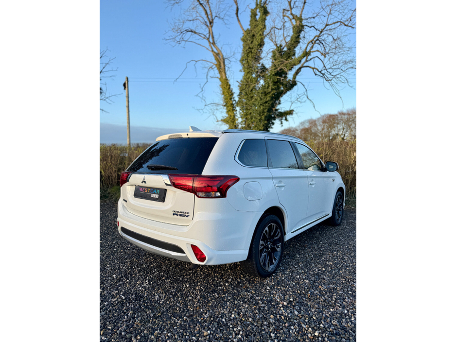 2017 Mitsubishi Outlander - image 5