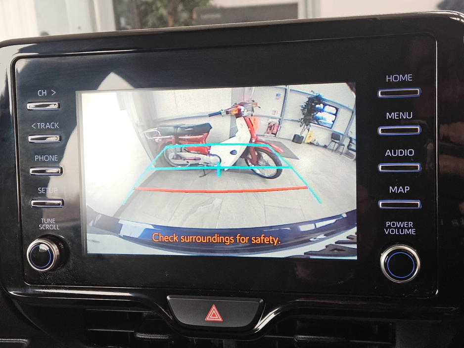 2021 Toyota Yaris - image 14