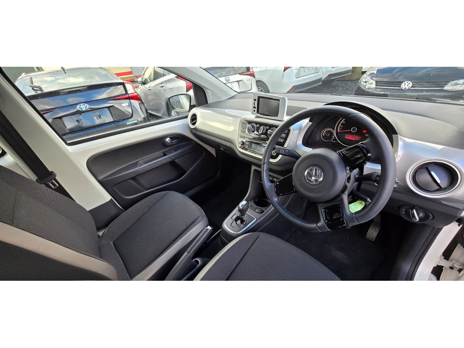 2014 Volkswagen up! - image 21