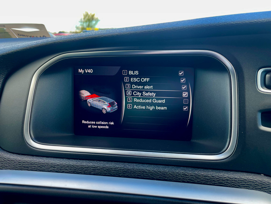 2019 Volvo V40 - image 38