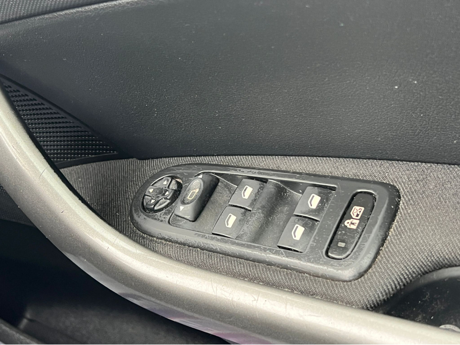 2009 Peugeot 308 - image 17