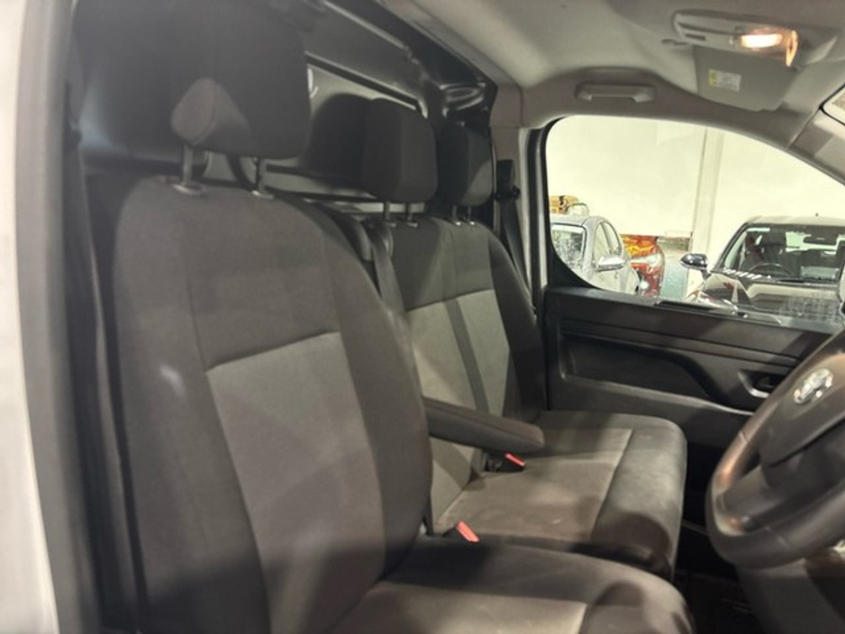 2023 Toyota Proace - image 16