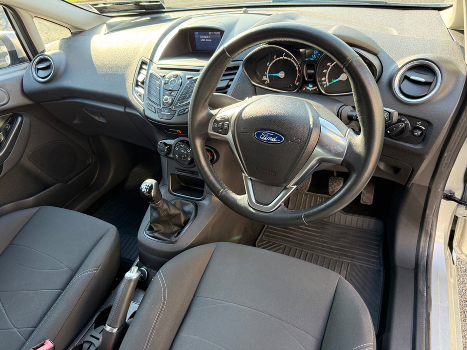 2017 Ford Fiesta - image 9