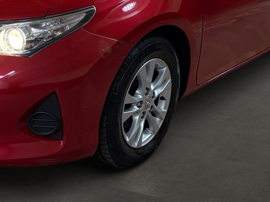 2014 Toyota Auris - image 6