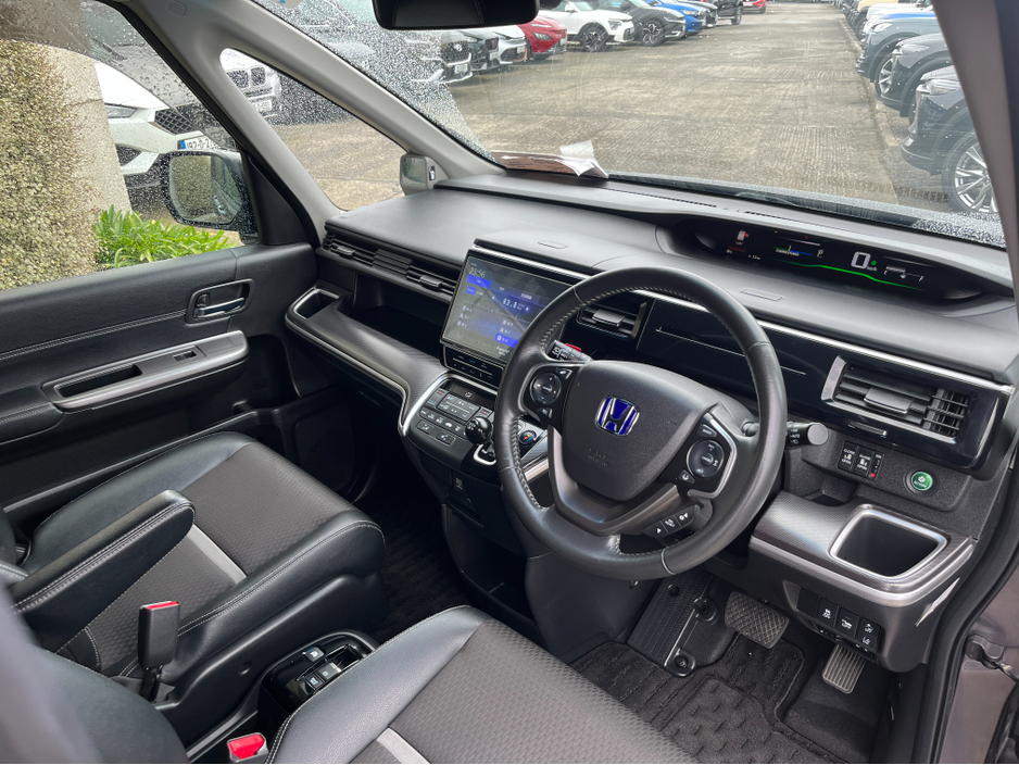 2019 Honda Stepwagon - image 17