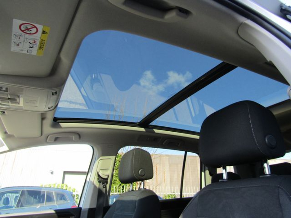 2017 Volkswagen Touran - image 35