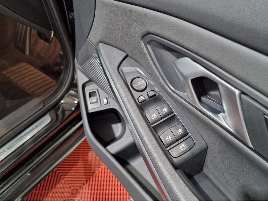 2025 BMW 3 Series 330E TOURING M SPORT (22.3KWH BATTERY) AUTOMATIC **ONE OWNER / APPLE CARPLAY / CRUISE CONTROL / ELECTRIC BOOTLID / FULL LEATHER / HEATED SEATS / REVERSE CAMERA / SAT NAV / BMW WARRANTY UNTIL 03/2028** €52,900