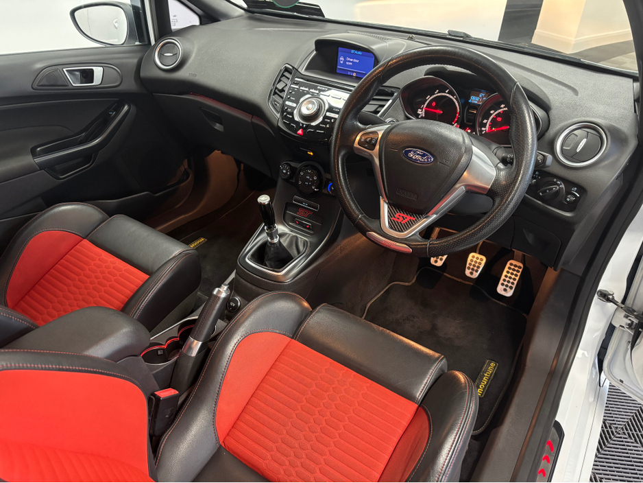 2013 Ford Focus ST - image 10