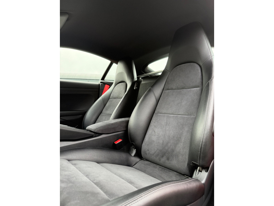 2018 Porsche 718 - image 14