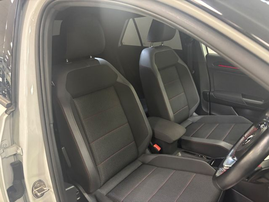 2022 Volkswagen T-Roc - image 9