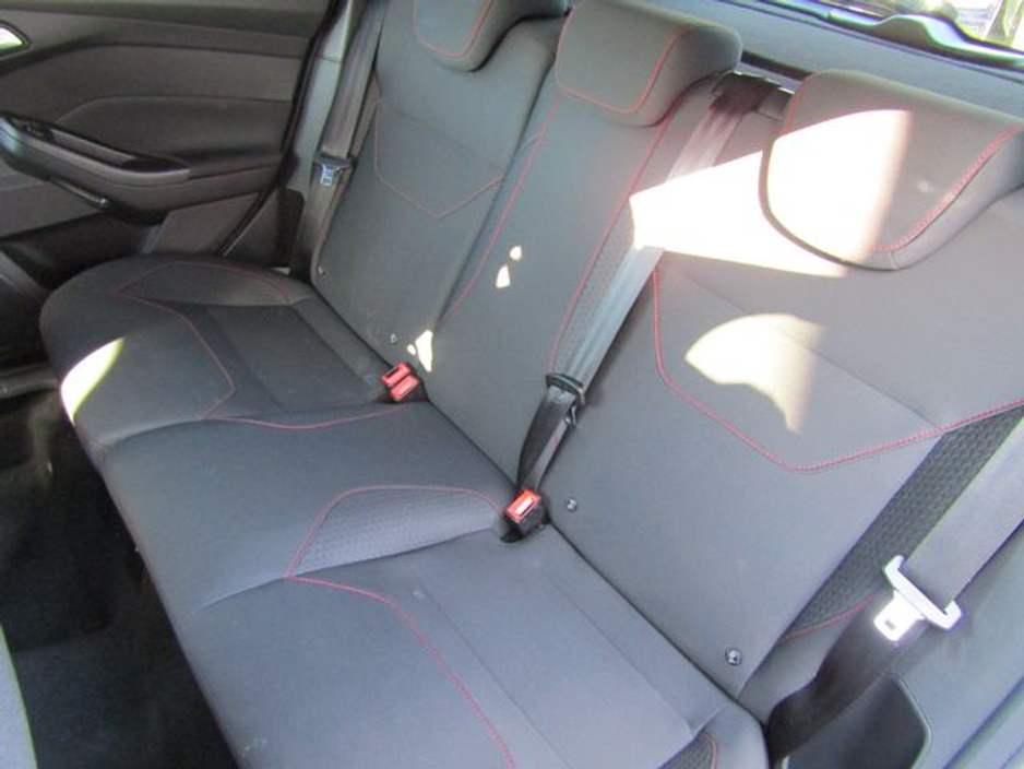 2017 Ford Focus - image 17