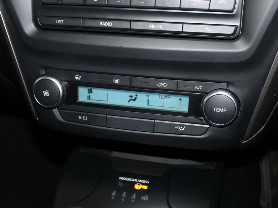 2016 Toyota Avensis - image 18