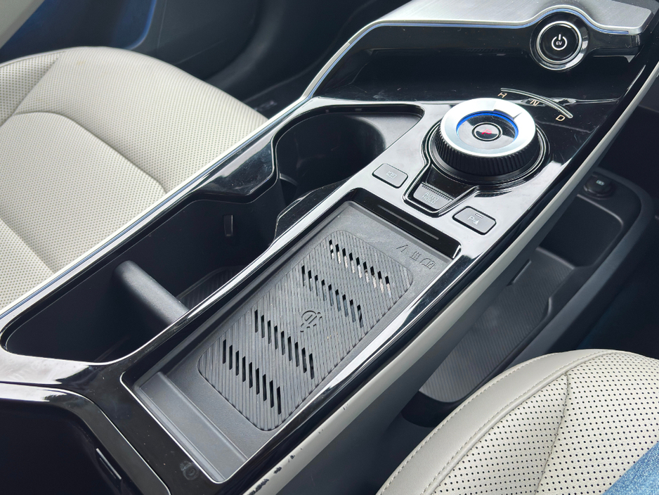 2023 Kia EV6 - image 30