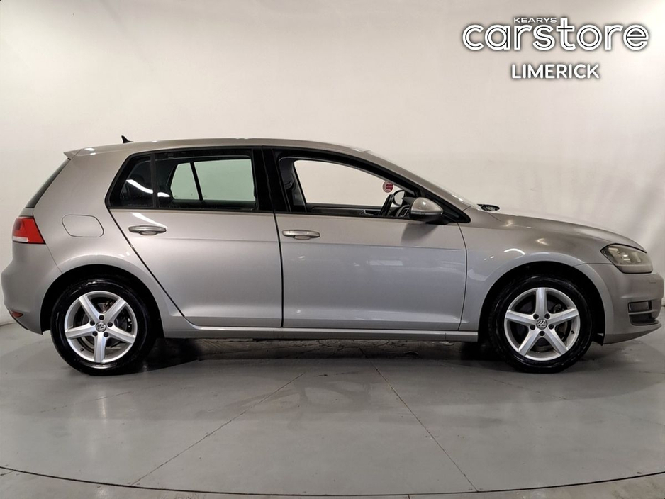 2015 Volkswagen Golf - image 2