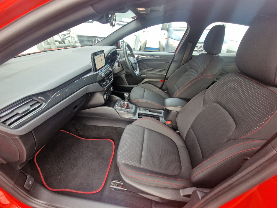 2019 Ford Focus - image 25