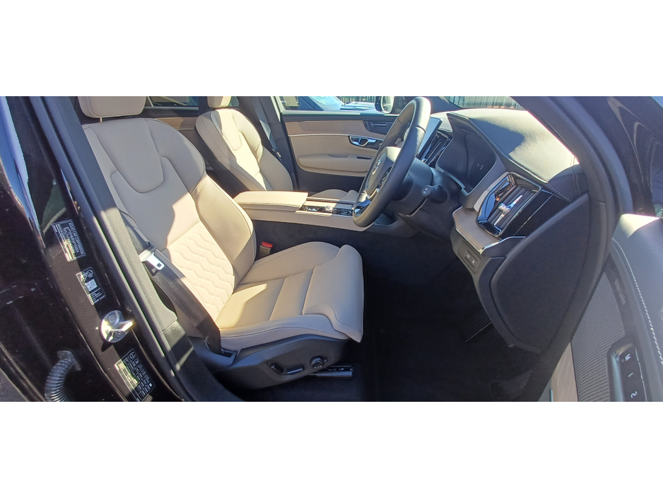 2025 Volvo XC90 - image 6