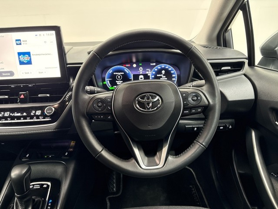 2025 Toyota Corolla - image 9