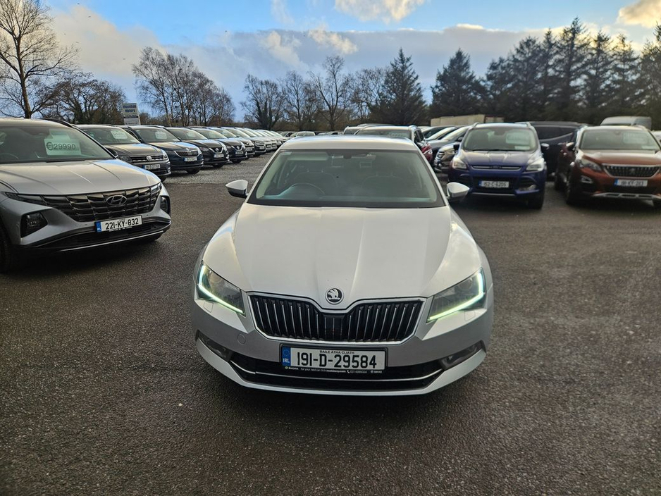 2019 Skoda Superb - image 11