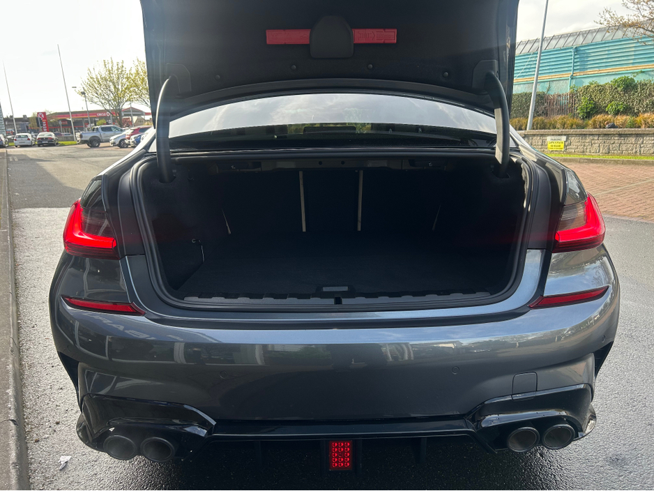 2021 BMW 3 Series - image 17