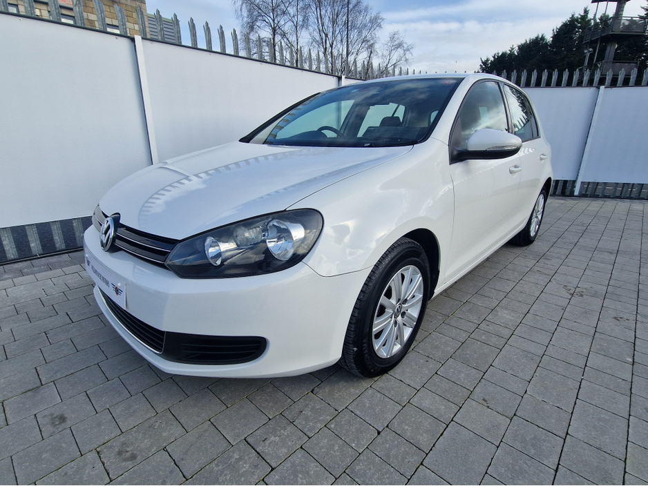 2012 Volkswagen Golf - image 4
