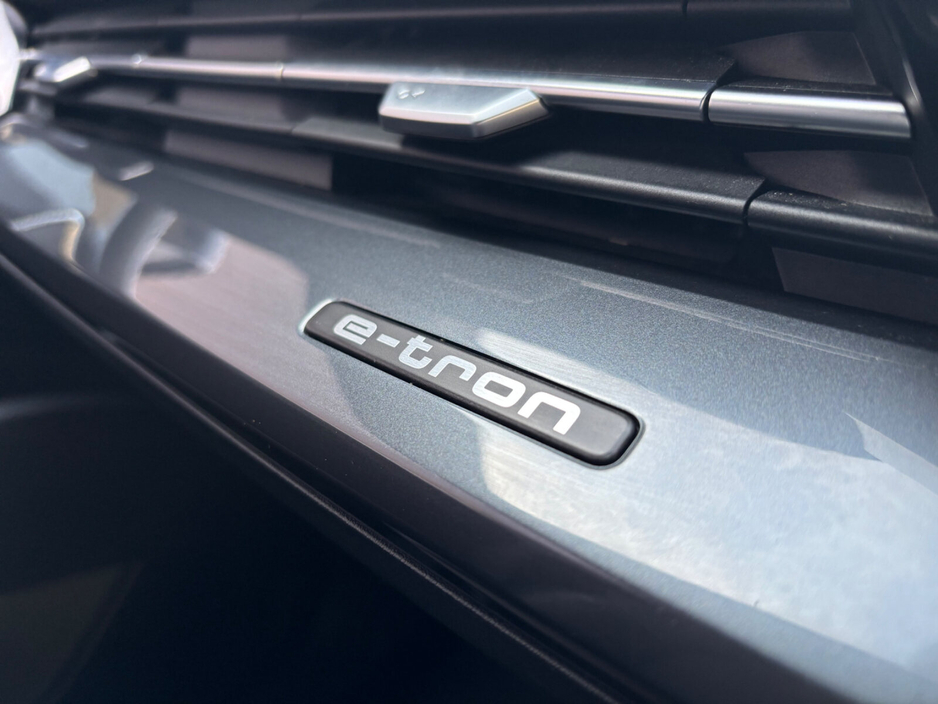 2022 Audi e-tron - image 16