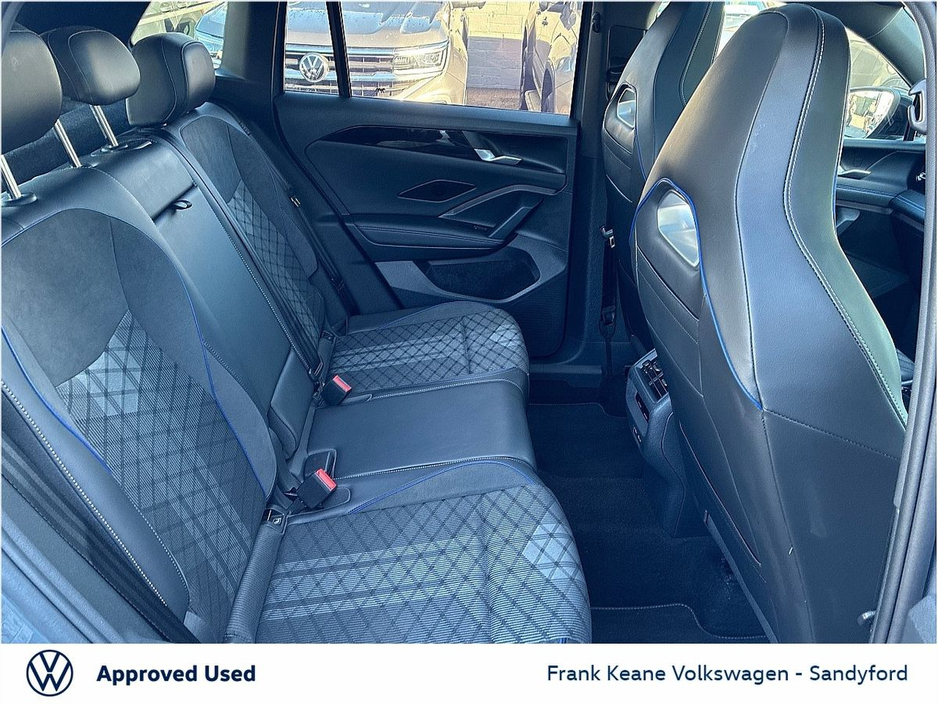 2025 Volkswagen Tiguan - image 25