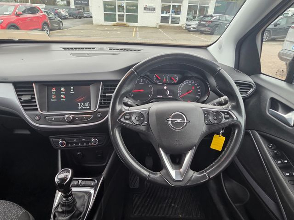 2022 Opel Crossland - image 8