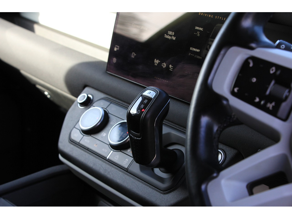 2022 Land Rover Defender - image 14