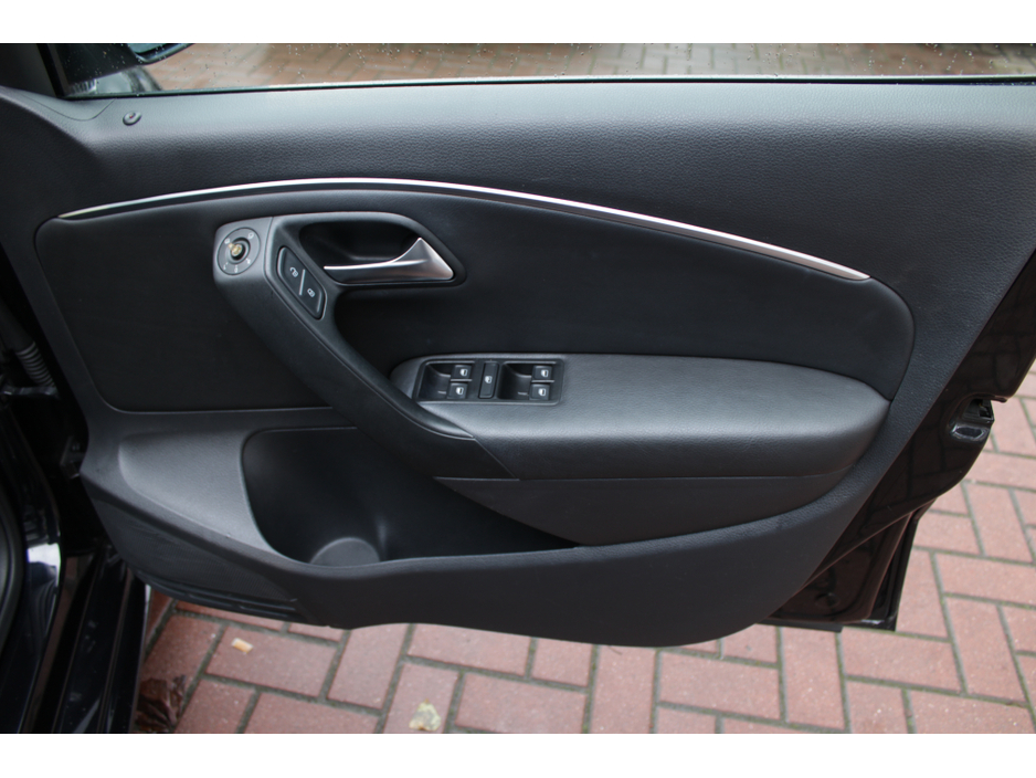 2017 Volkswagen Polo 1.2TSI HIGHLINE PLUS 5DR HATCHBACK AUTOMATIC // AS NEW CONDIITION // HEATED LEATHER SEATS // BUY WITH CONFIDENCE AA AND SIMI APPROVED DEALER 2026 // €13,950