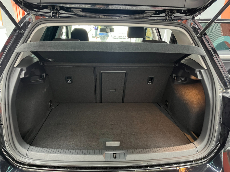 2016 Volkswagen Golf - image 9