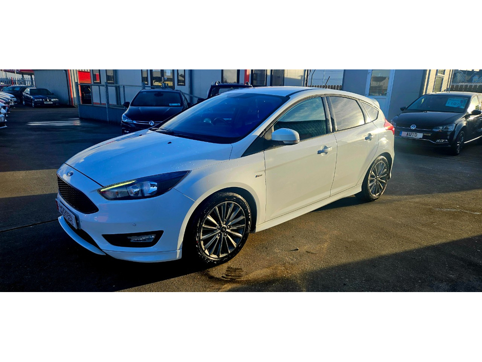 2018 Ford Focus - image 19