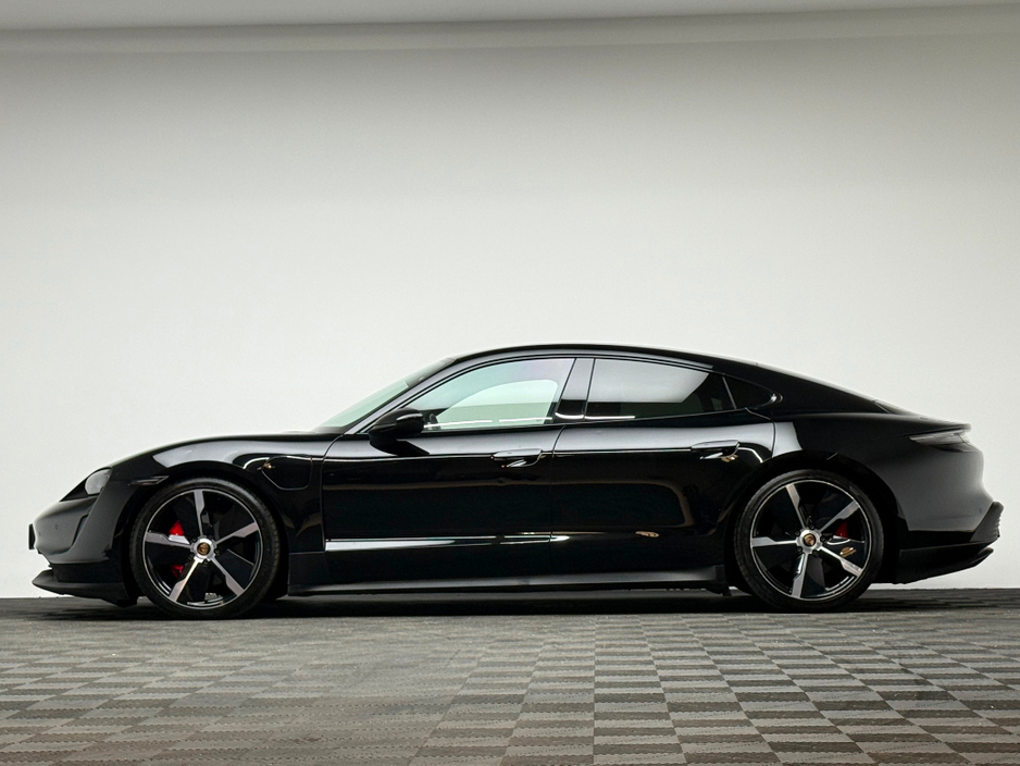 2022 Porsche Taycan - image 4