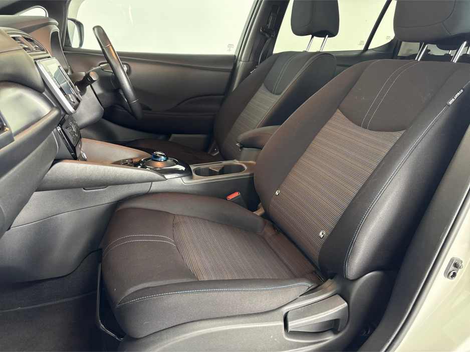 2021 Nissan Leaf PREMIUM 40KW**SEMI DIGITAL DASH**TOUCHSCREEN BLUETOOTH MEDIA**NAVIGATION**REVERSE CAMERA**PARKING SENSORS**ECO MODE**MULTIFUNCTIONAL STEERING WHEEL**CRUISE CONTROL**AUTO LIGHTS**AUTO WIPERS**ISOFIX** €14,995