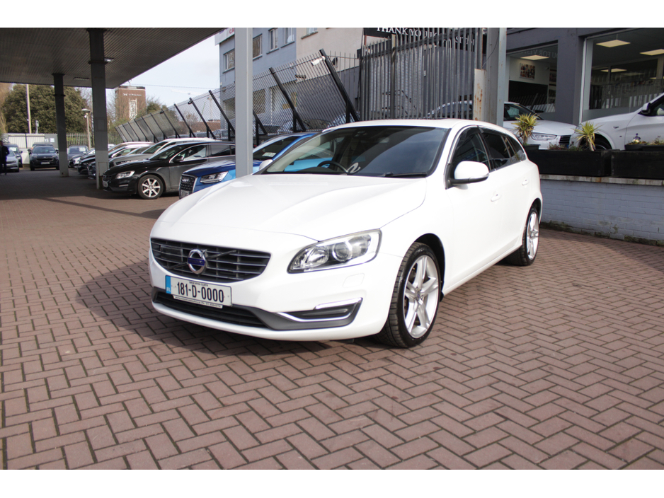 2018 Volvo V60 - image 8