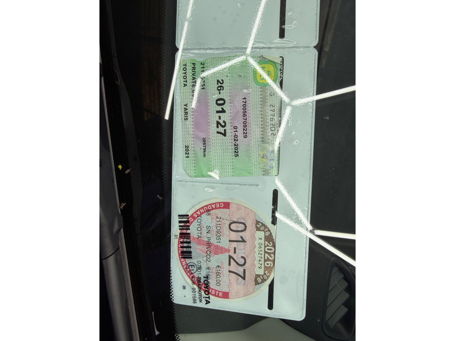 2021 Toyota Yaris - image 23