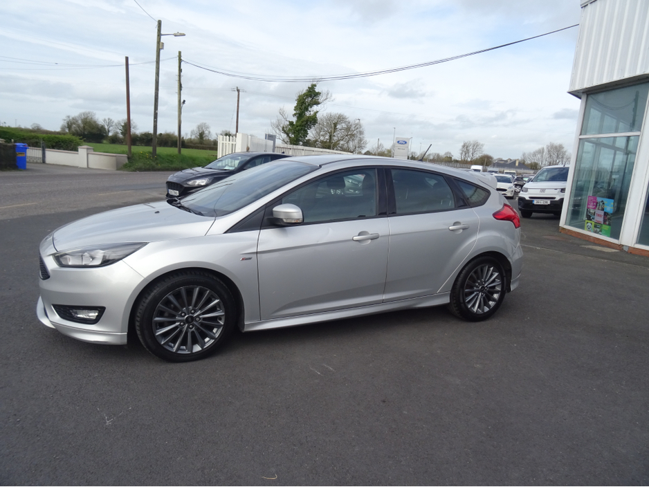 2018 Ford Focus - image 2