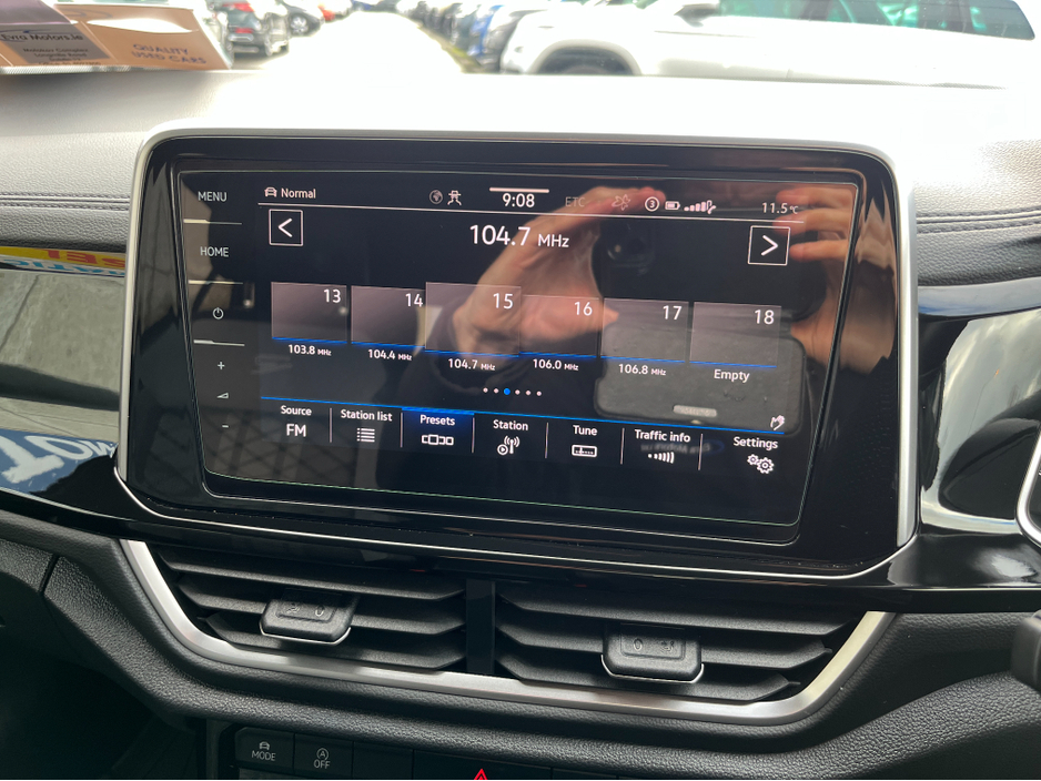 2023 Volkswagen T-Roc - image 21