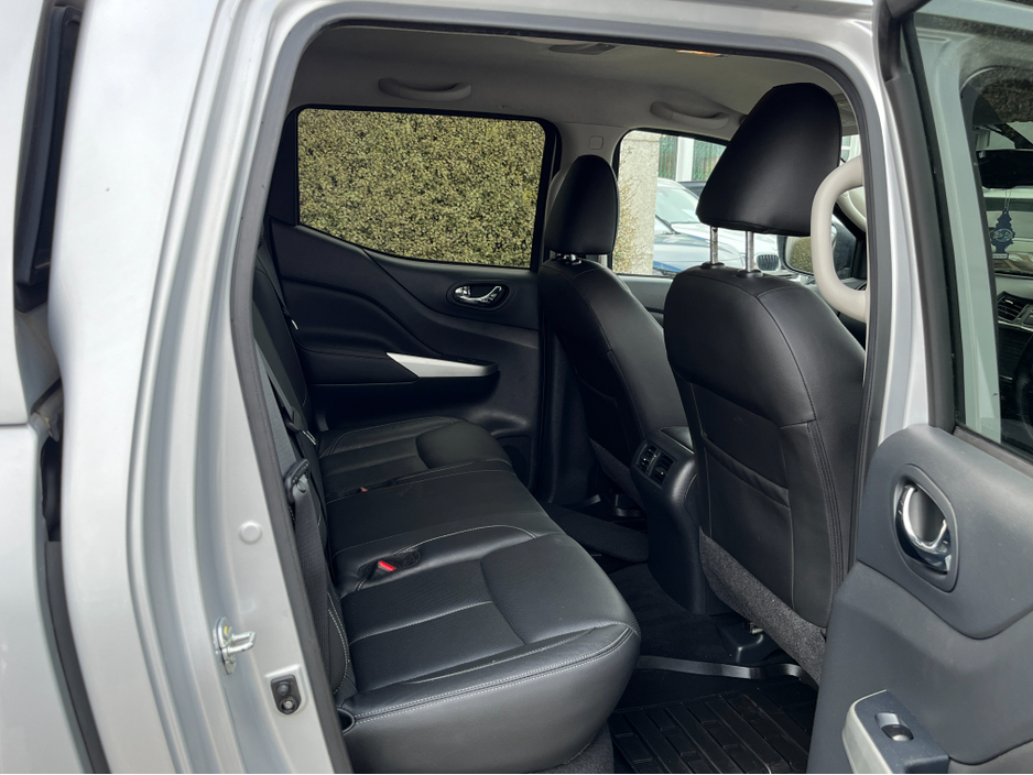 2019 Nissan Navara - image 8