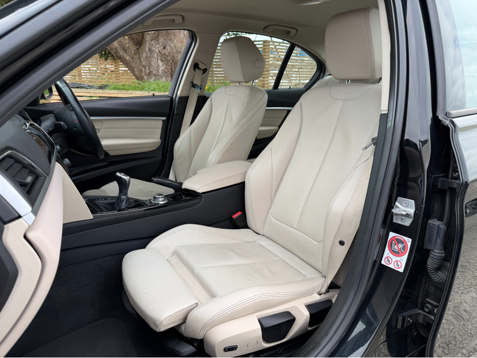 2017 BMW 3 Series - image 28