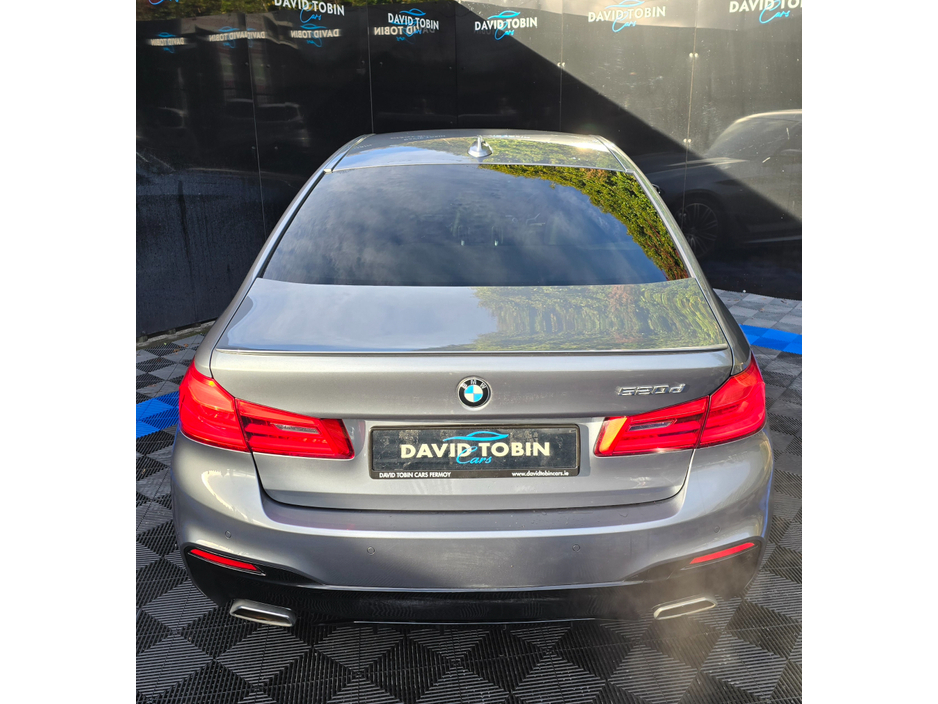 2017 BMW 5 Series - image 12