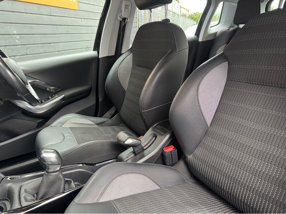 2017 Peugeot 2008 - image 13