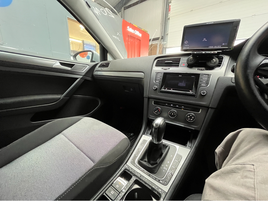 2014 Volkswagen Golf - image 14