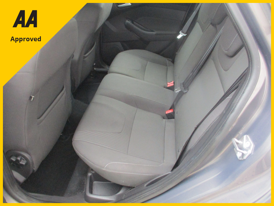 2014 Ford Focus - image 2