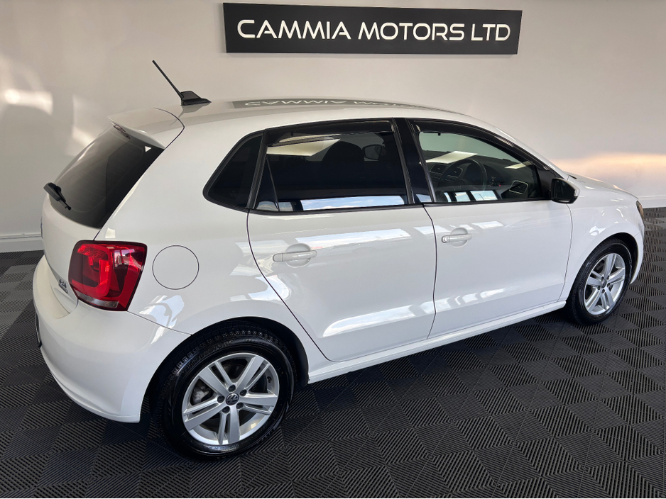 2013 Volkswagen Polo - image 2