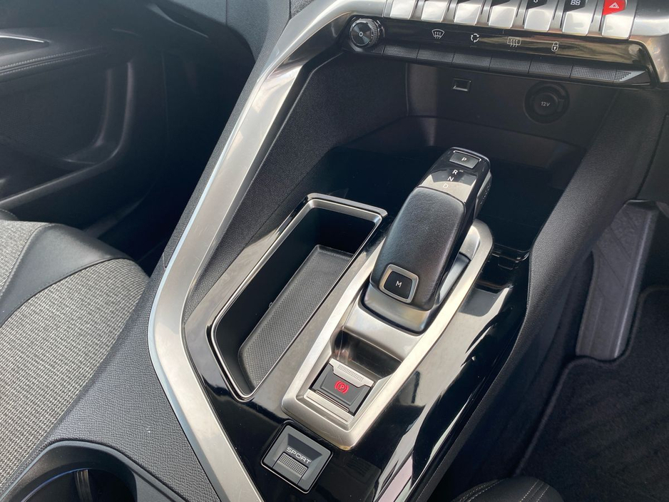 2019 Peugeot 3008 - image 16